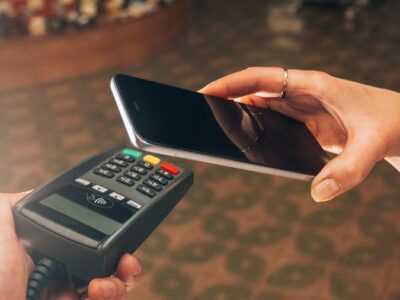 contactless payment Getty jpg dDcOaiTC