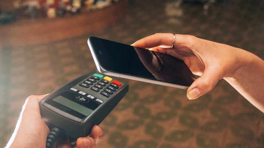 contactless payment Getty jpg dDcOaiTC