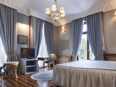 Tips on How to Choose Curtains and Drapes for Your Window